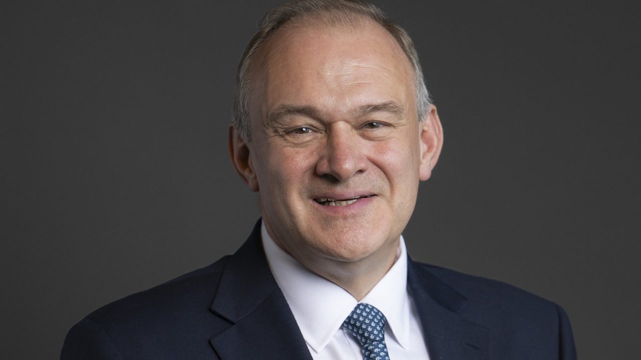 Lib Dem members back £600m-a-year plan guaranteeing one-to-one midwife care in labour