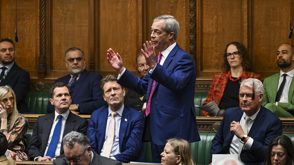 Standards inquiry into Farage's £5m gift restarts hours after Clacton win