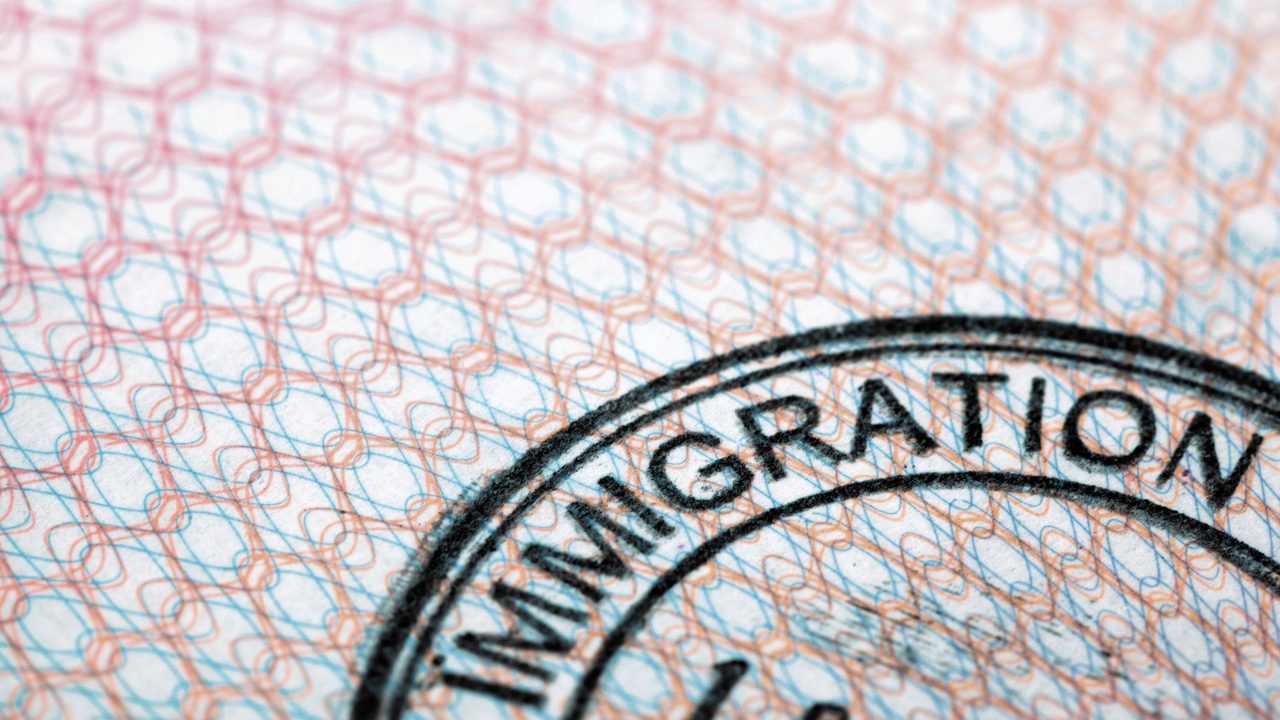 UK Net Migration Falls Two-Thirds to Near Post-Brexit Levels After Tougher Rules